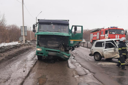 Появились подробности столкновения «Нивы» с «Камазом» на Северной окружной дороге Рязани